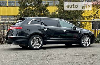 Минивэн Lincoln MKT 2015 в 