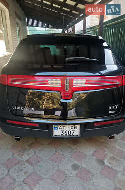 Внедорожник / Кроссовер Lincoln MKT 2015 в 