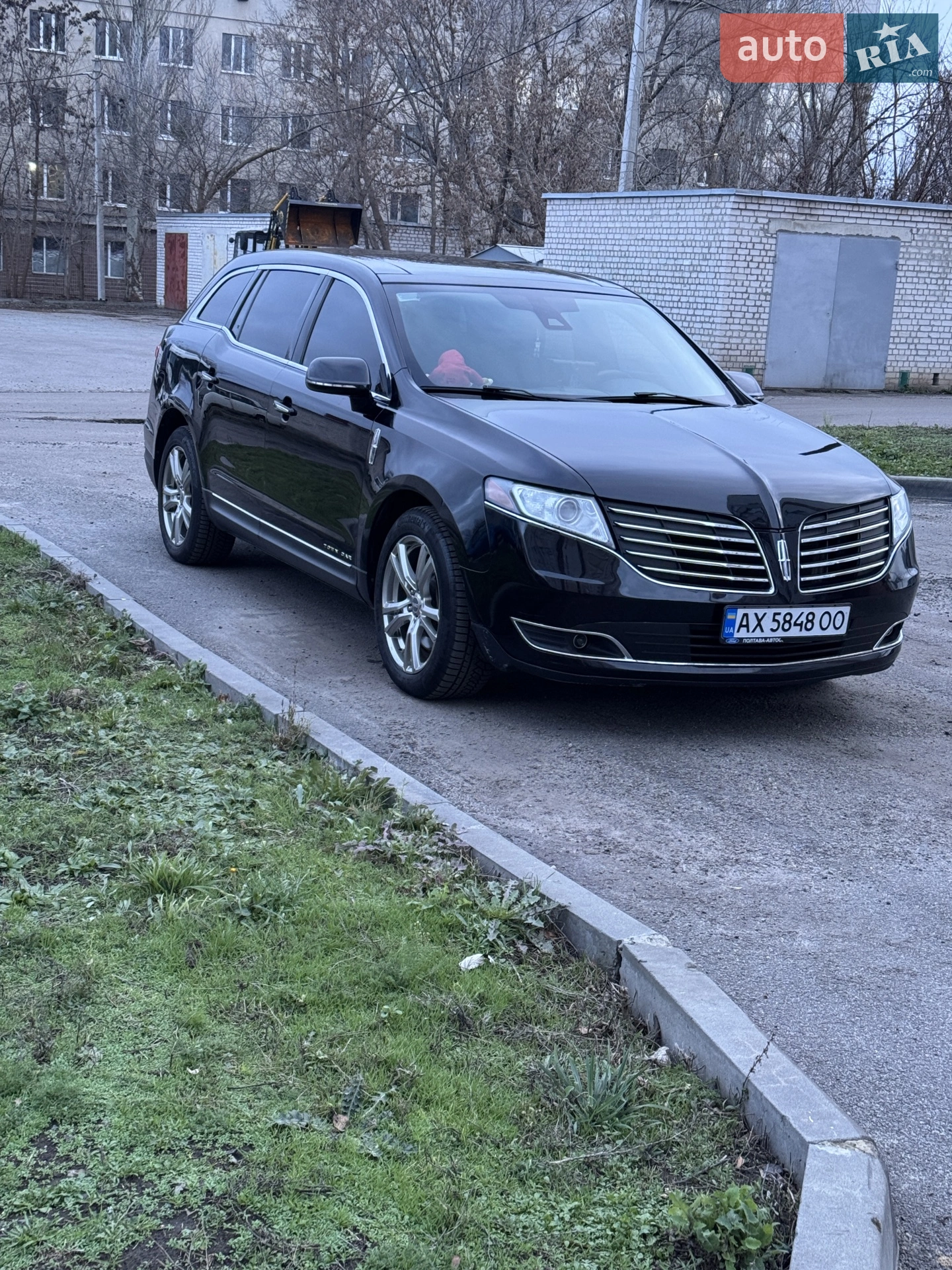 2017 Lincoln MKT - мініатюра 2