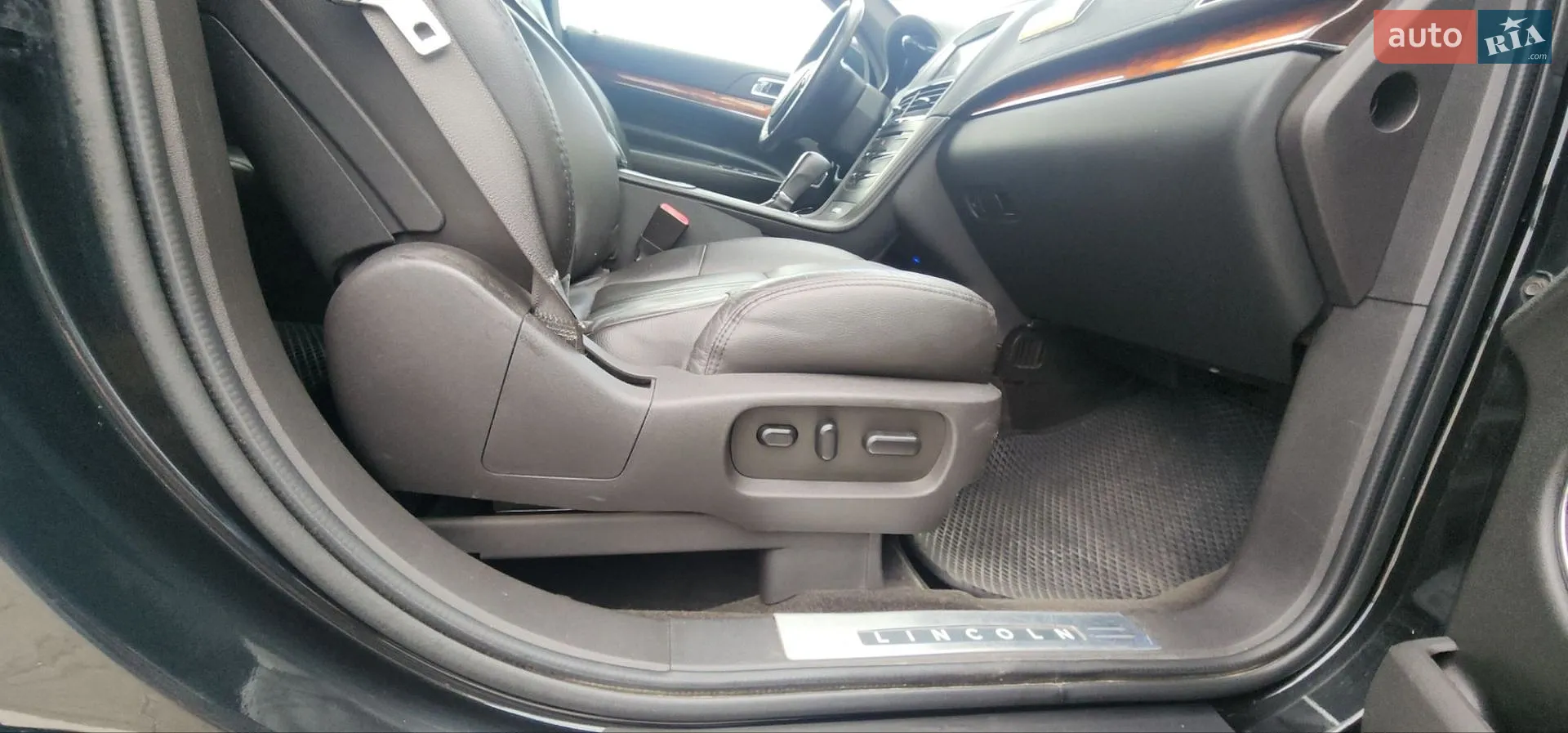 2015 Lincoln MKT - мініатюра 32