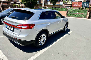 Внедорожник / Кроссовер Lincoln MKX 2015 в 