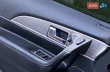 Внедорожник / Кроссовер Lincoln MKX 2011 в 