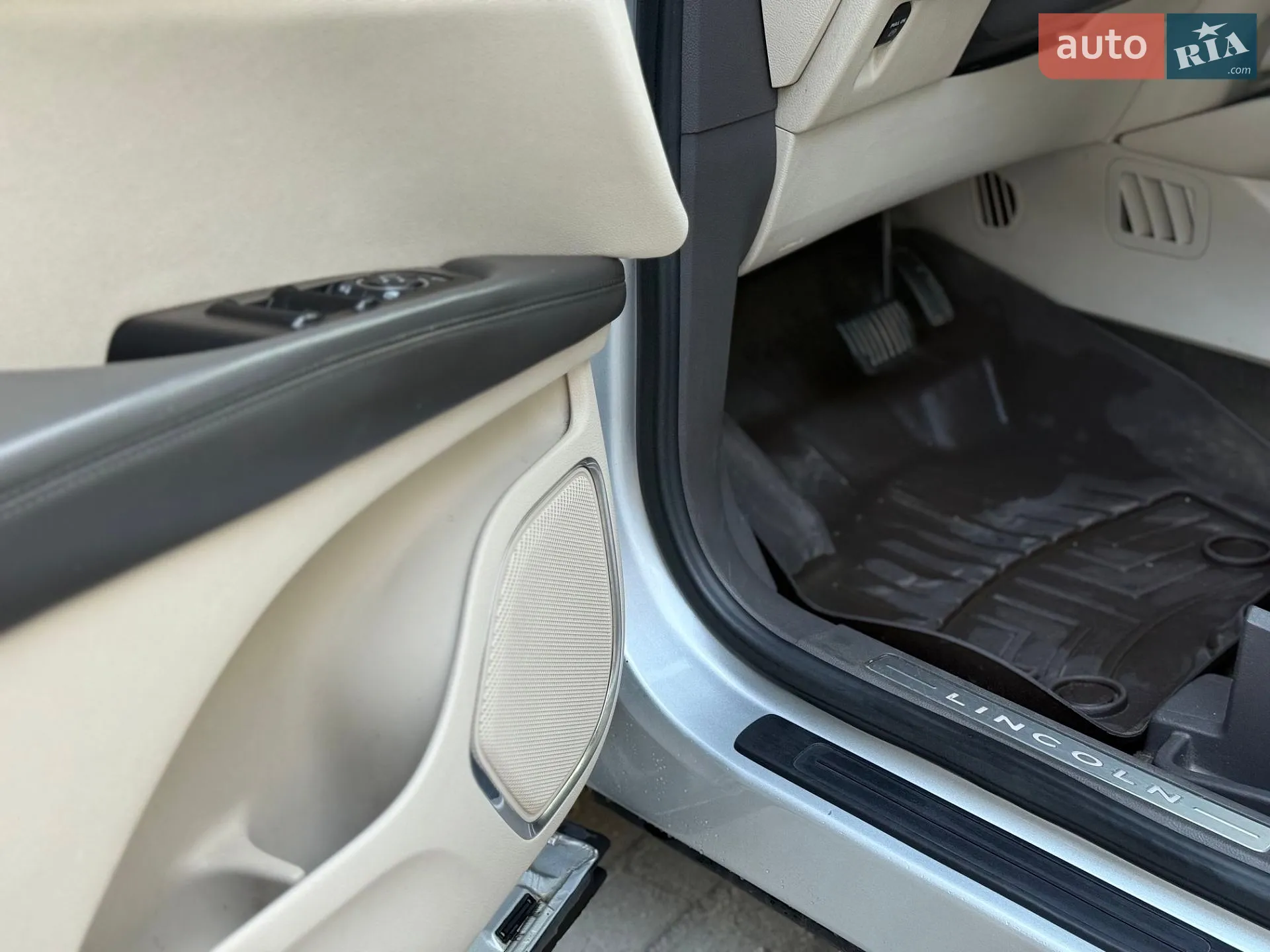 2016 Lincoln MKX - мініатюра 40