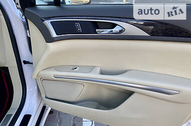 Седан Lincoln MKZ 2013 в 
