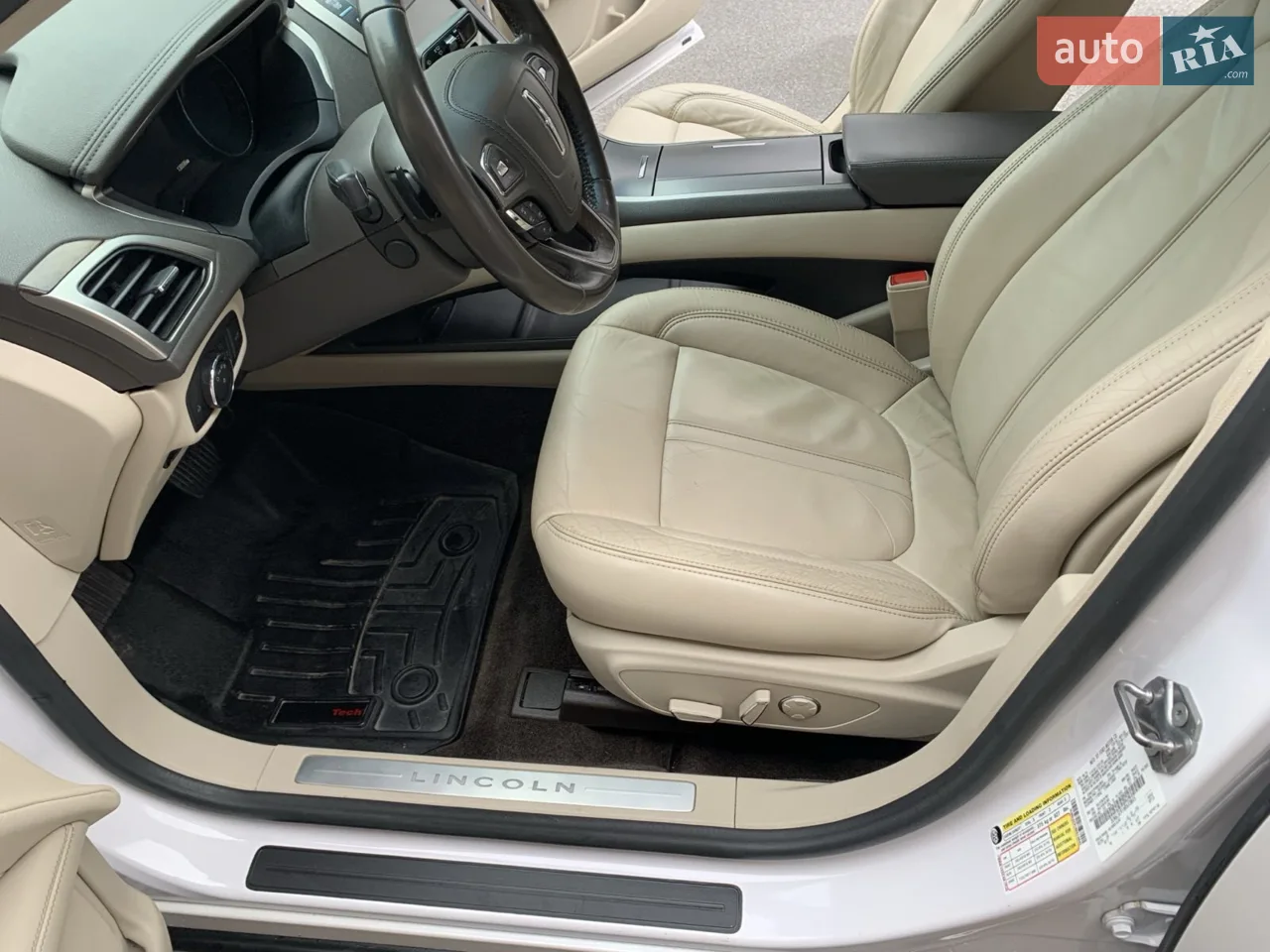 2016 Lincoln MKZ - мініатюра 19