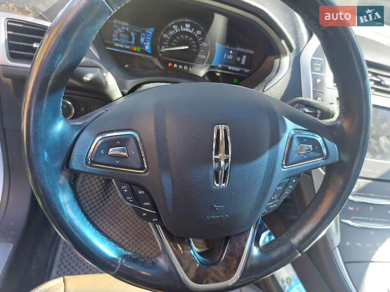 Седан Lincoln MKZ 2015 в Чернівцях