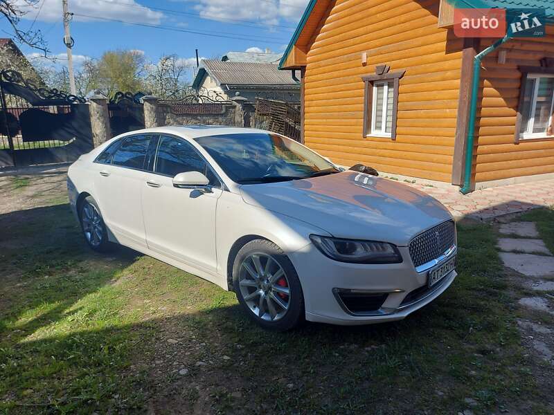 Седан Lincoln MKZ 2015 в Чернівцях