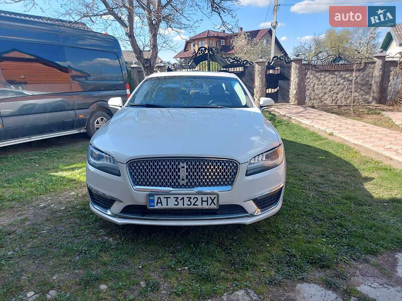 Седан Lincoln MKZ 2015 в Чернівцях