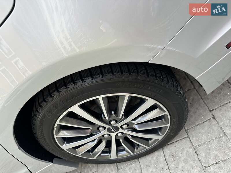Седан Lincoln MKZ 2017 в Львове