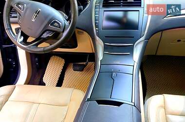 Седан Lincoln MKZ 2014 в Чернівцях