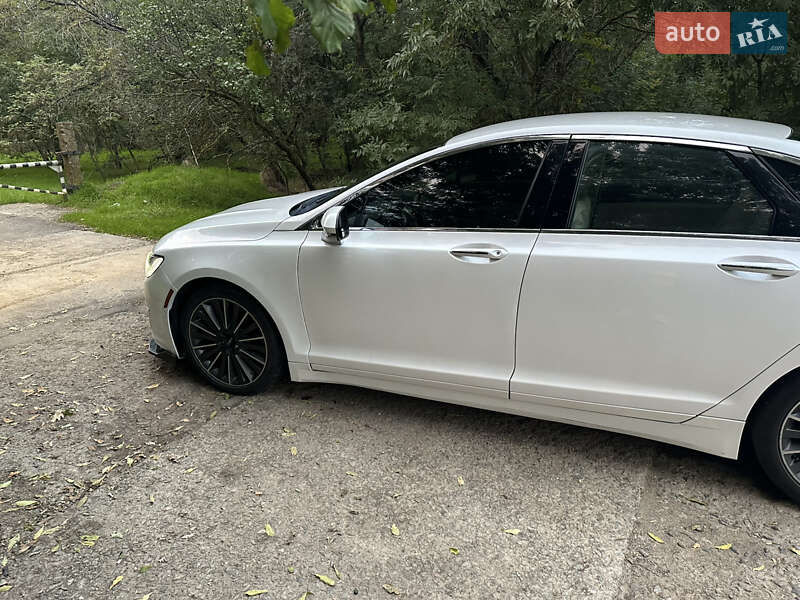 Седан Lincoln MKZ 2016 в Великодолинском