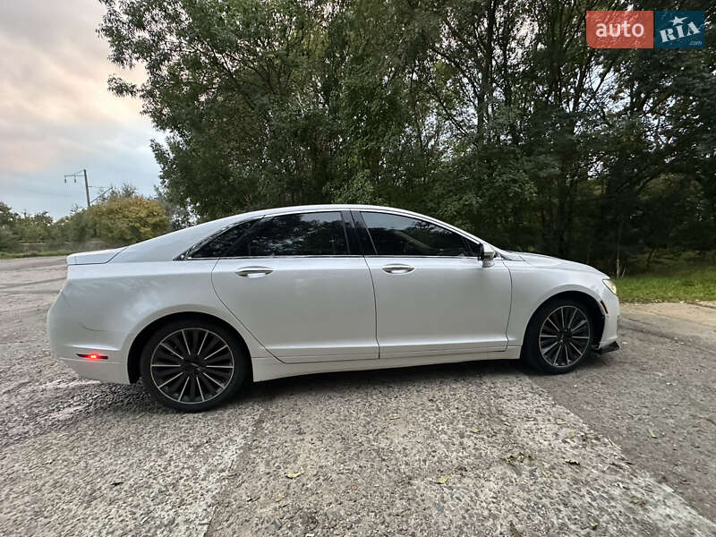 Седан Lincoln MKZ 2016 в Великодолинском