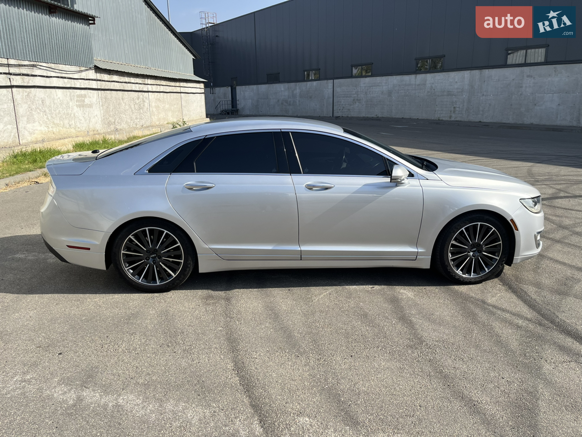 2016 Lincoln MKZ - мініатюра 8