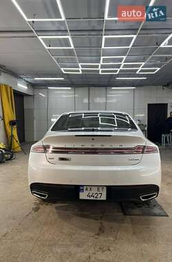 Седан Lincoln MKZ 2013 в 