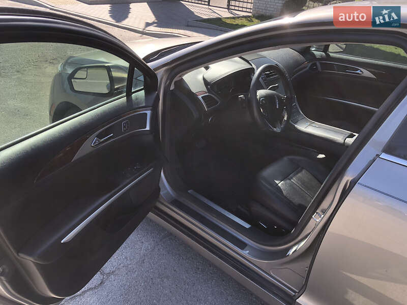 Седан Lincoln MKZ 2015 в Львові