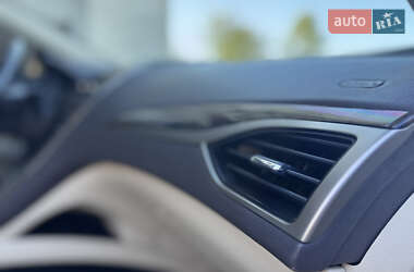 Седан Lincoln MKZ 2013 в 