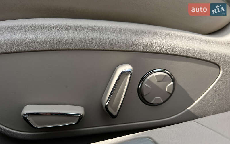 Седан Lincoln MKZ 2016 в Львове