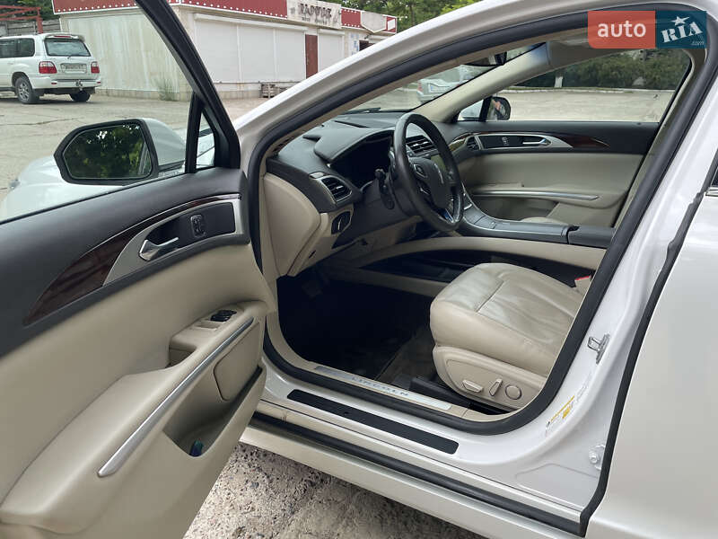 Седан Lincoln MKZ 2015 в Выгоде