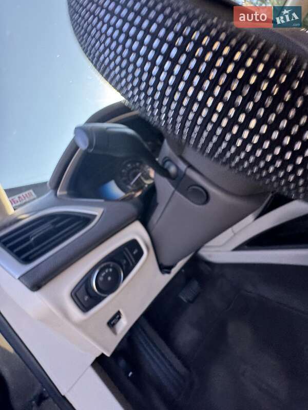 Седан Lincoln MKZ 2015 в Лохвице