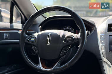 Седан Lincoln MKZ 2013 в 