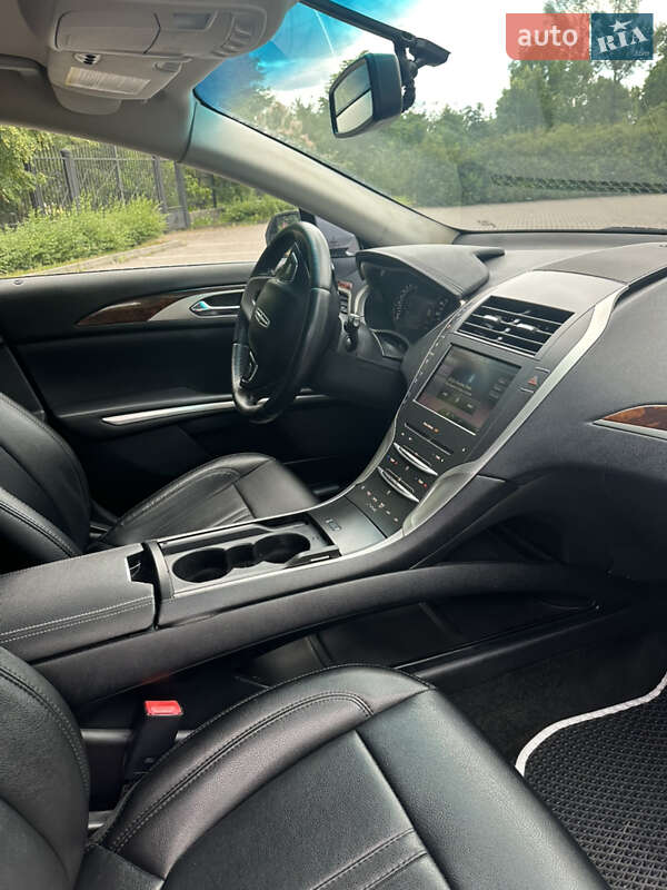 Седан Lincoln MKZ 2015 в Миргороде