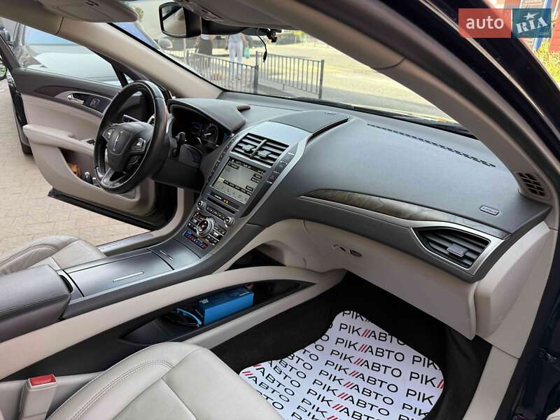 Седан Lincoln MKZ 2016 в Львові