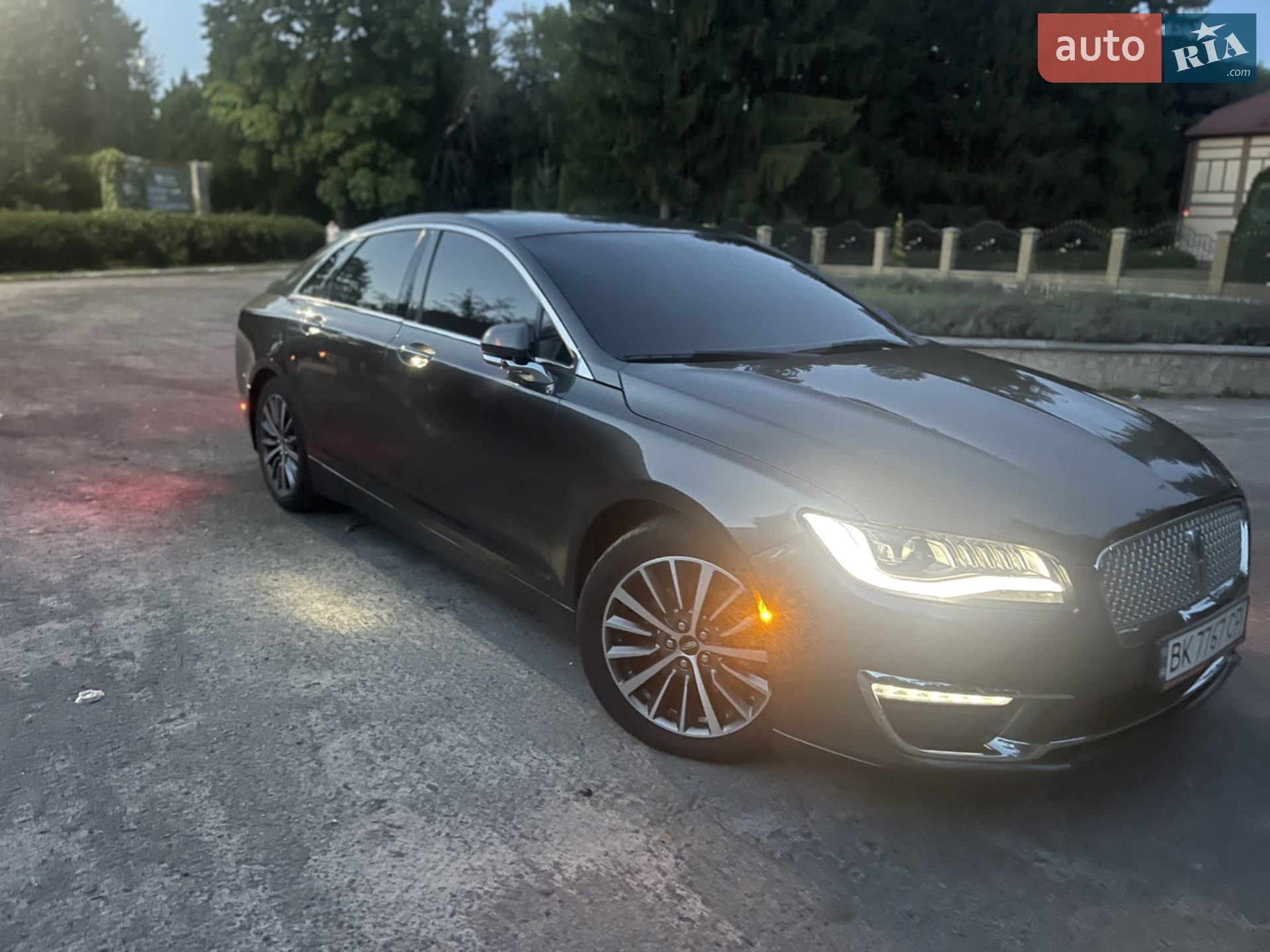 2019 Lincoln MKZ - мініатюра 8
