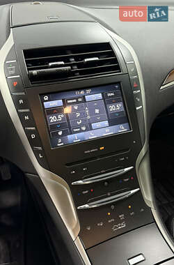 Седан Lincoln MKZ 2013 в 