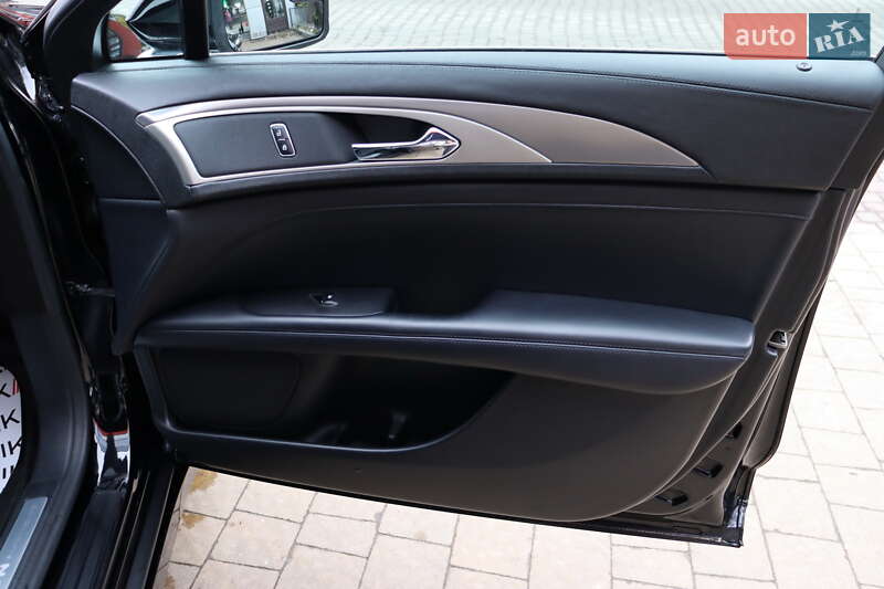 Седан Lincoln MKZ 2016 в Львові