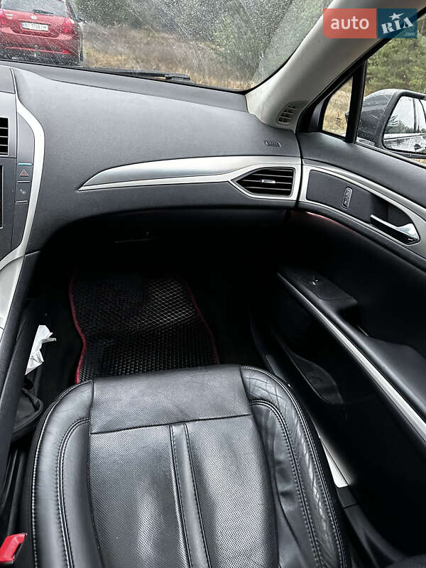 Седан Lincoln MKZ 2015 в Кременчуці