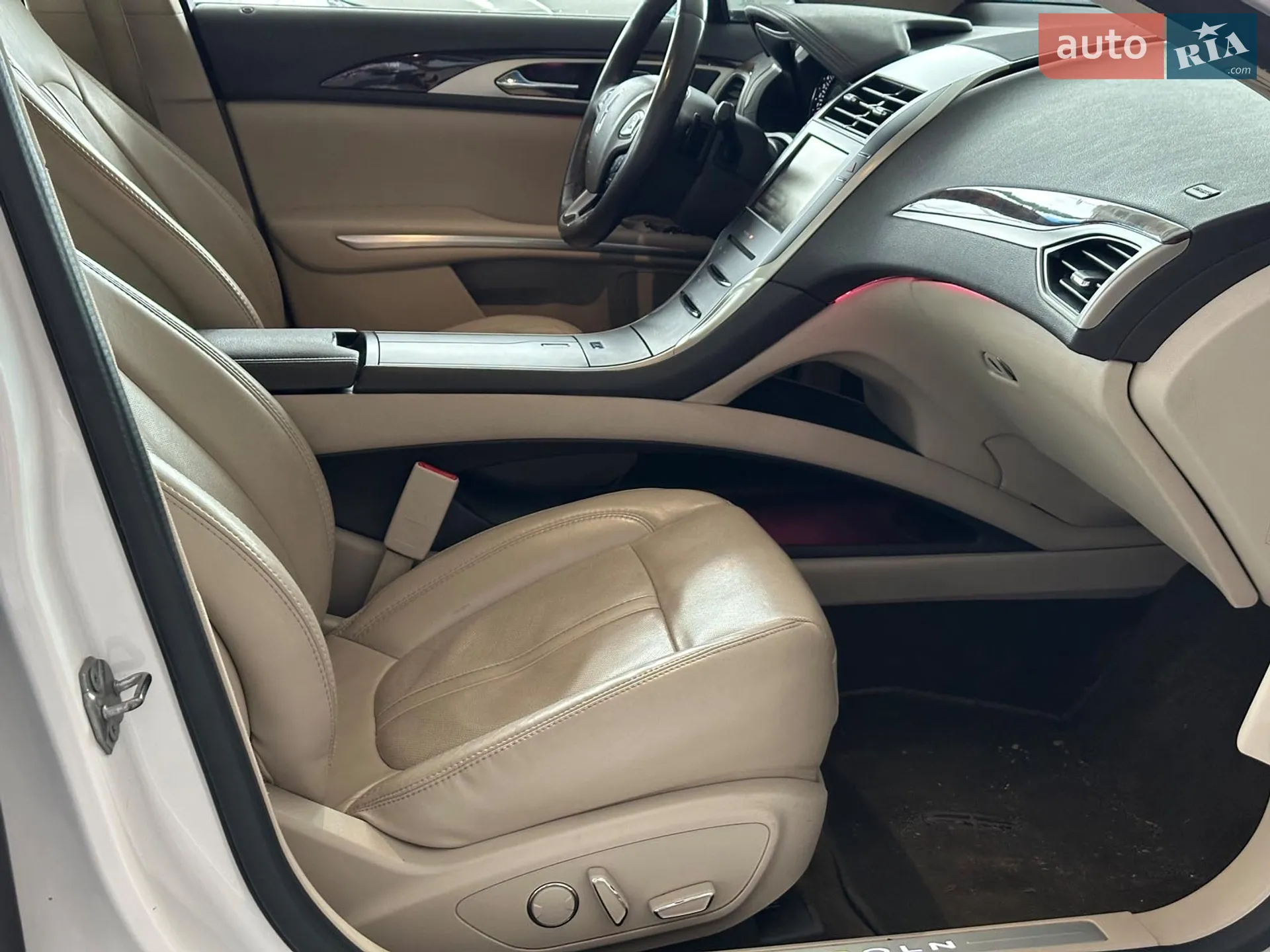 2015 Lincoln MKZ - мініатюра 25