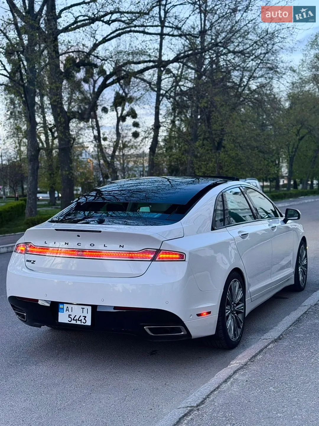 2019 Lincoln MKZ - мініатюра 2