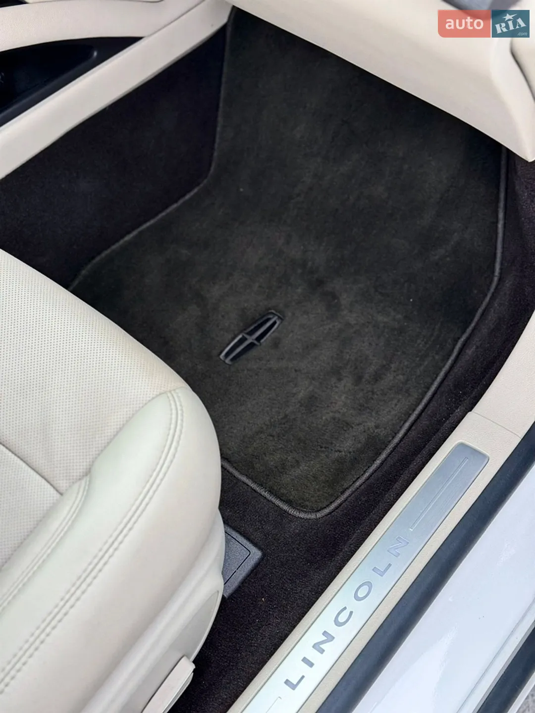 2019 Lincoln MKZ - мініатюра 12