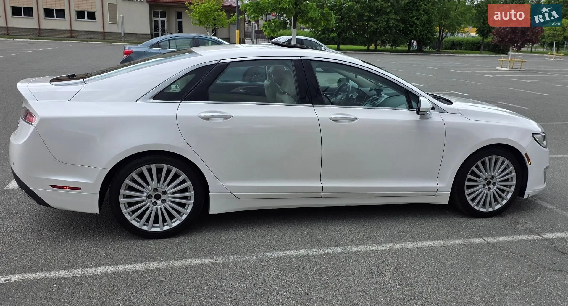 2016 Lincoln MKZ - мініатюра 3