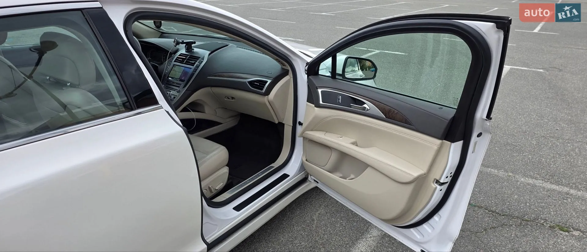 2016 Lincoln MKZ - мініатюра 12