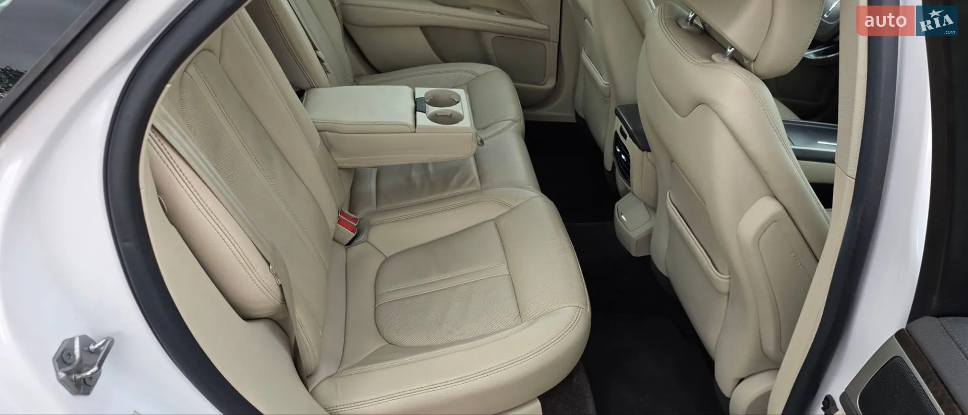 2016 Lincoln MKZ - мініатюра 23
