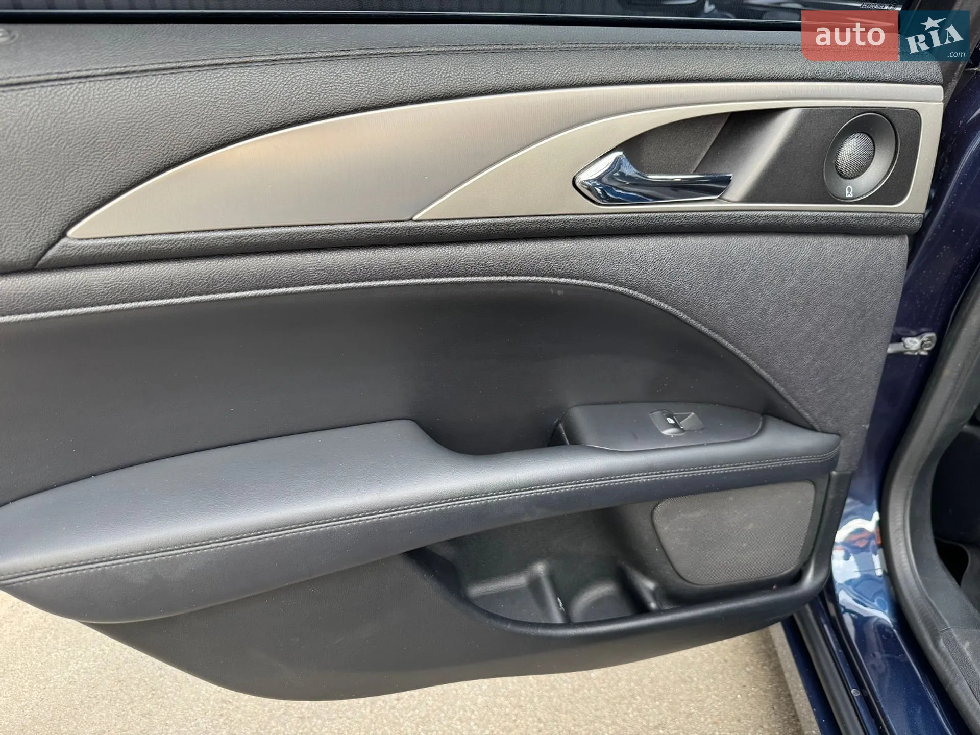 2016 Lincoln MKZ - мініатюра 32