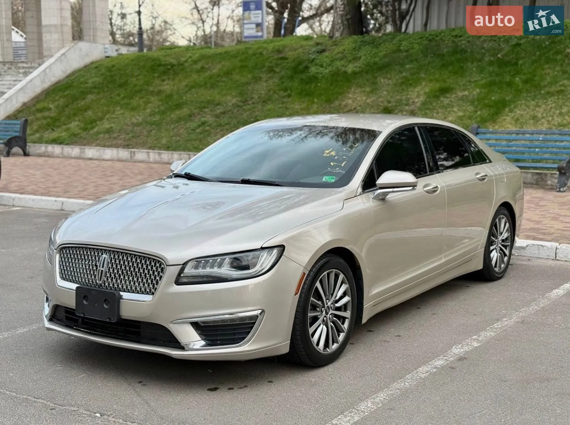 2016 Lincoln MKZ - мініатюра 3