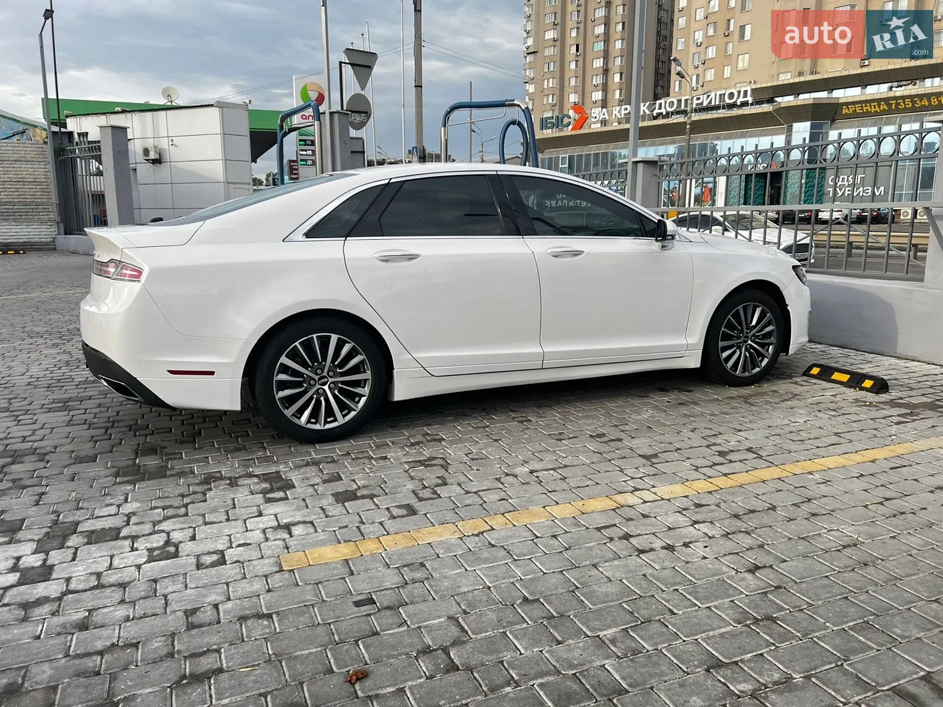 2016 Lincoln MKZ - мініатюра 3