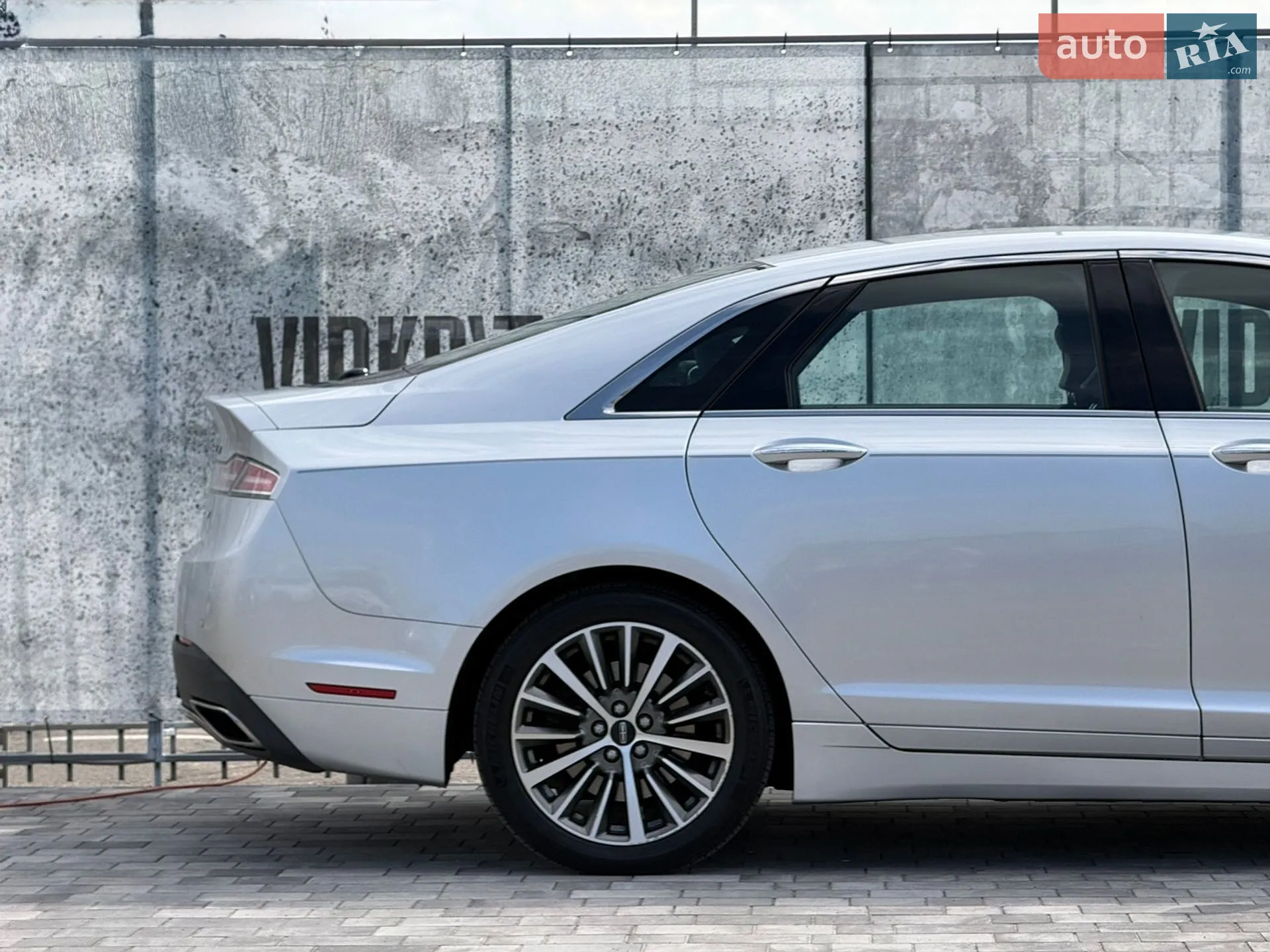 2016 Lincoln MKZ - мініатюра 12