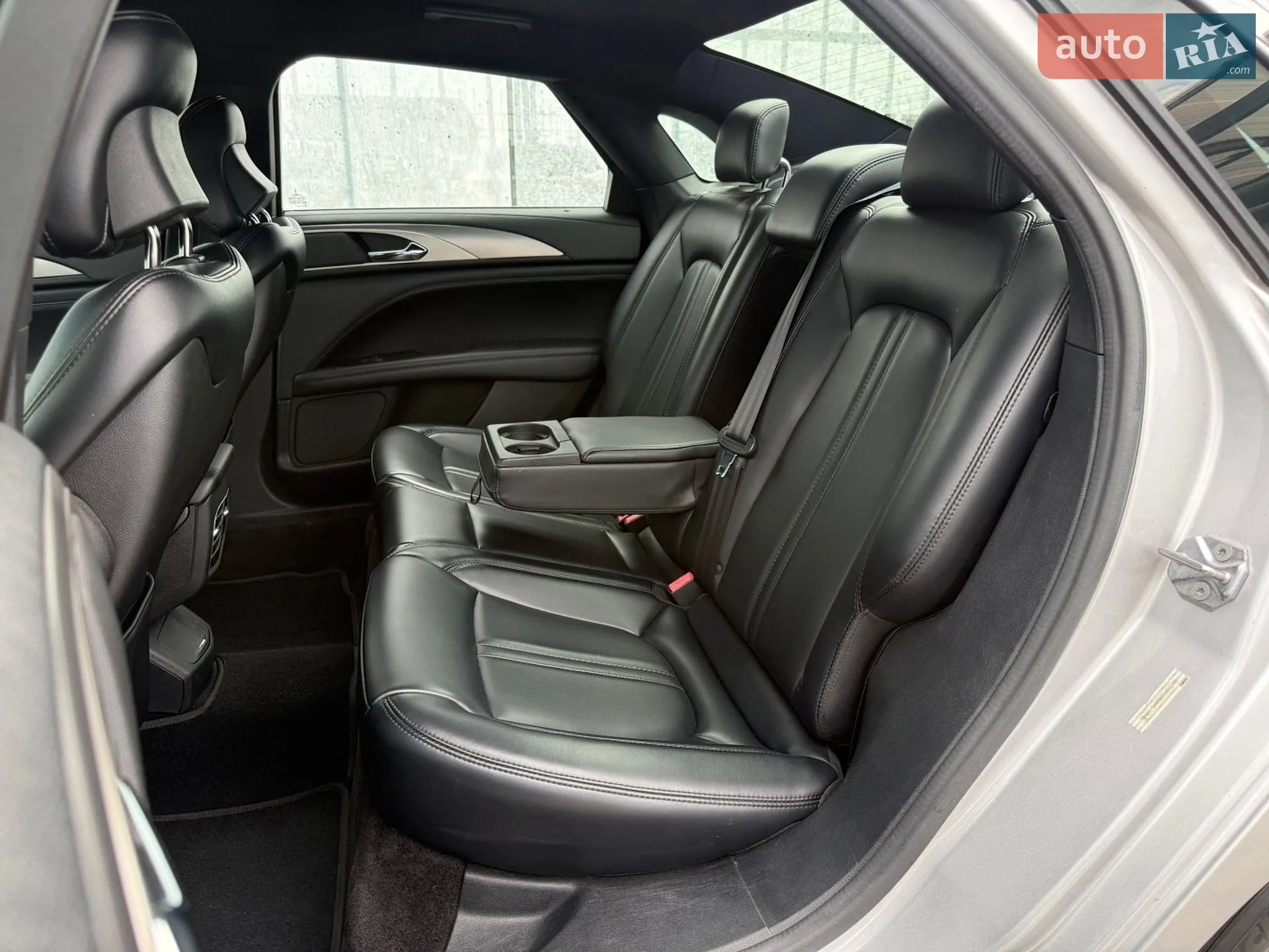 2016 Lincoln MKZ - мініатюра 32