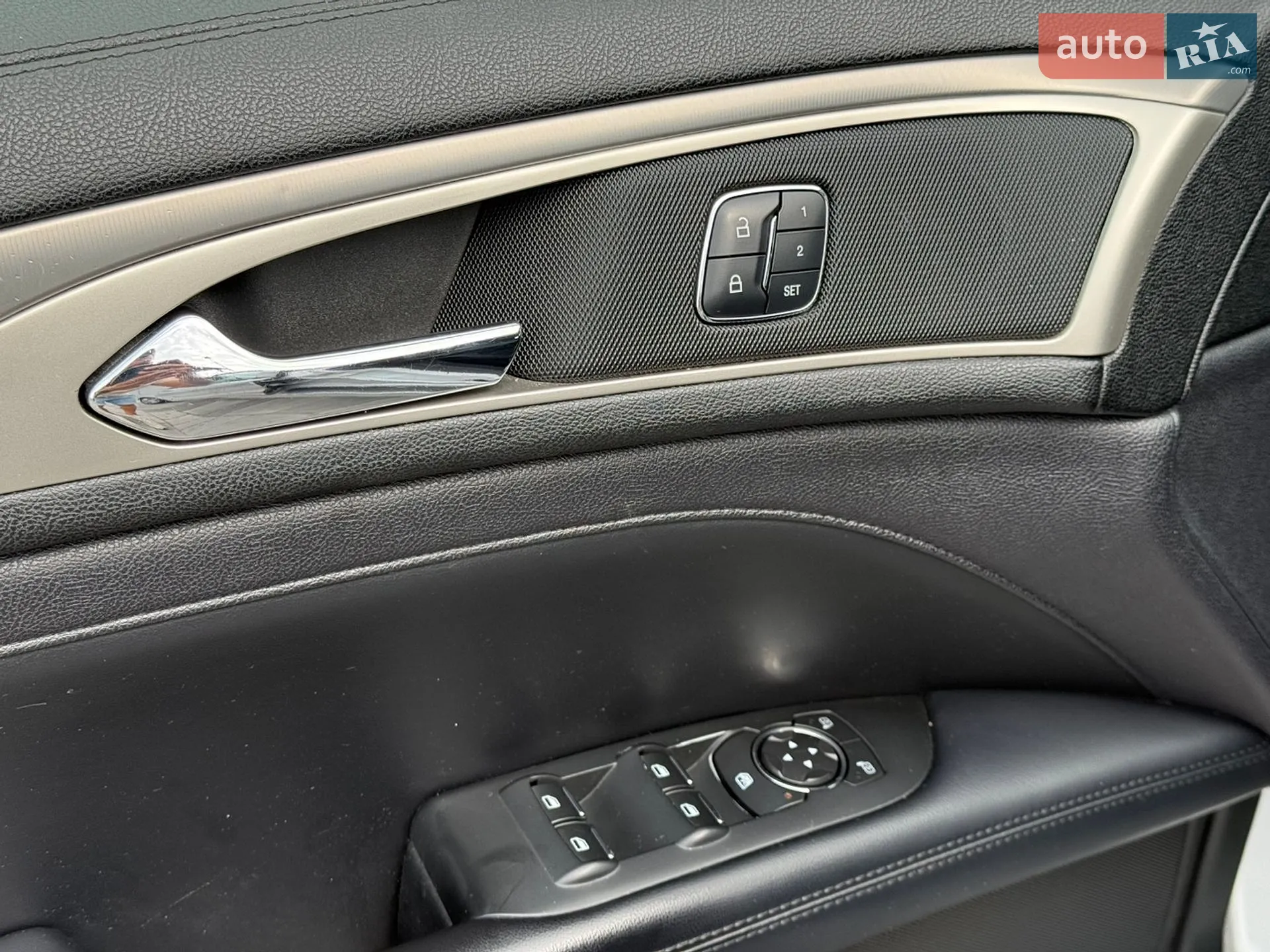 2016 Lincoln MKZ - мініатюра 26