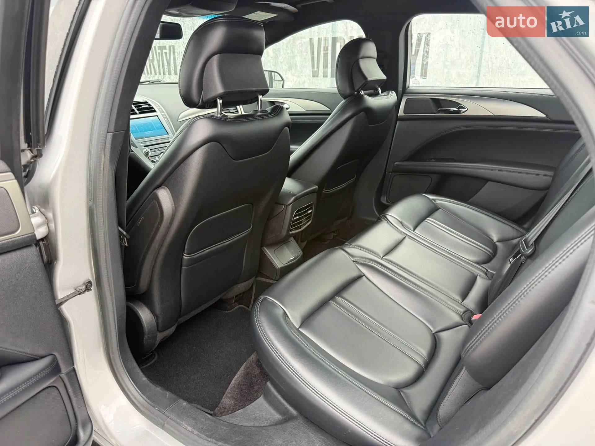 2016 Lincoln MKZ - мініатюра 31
