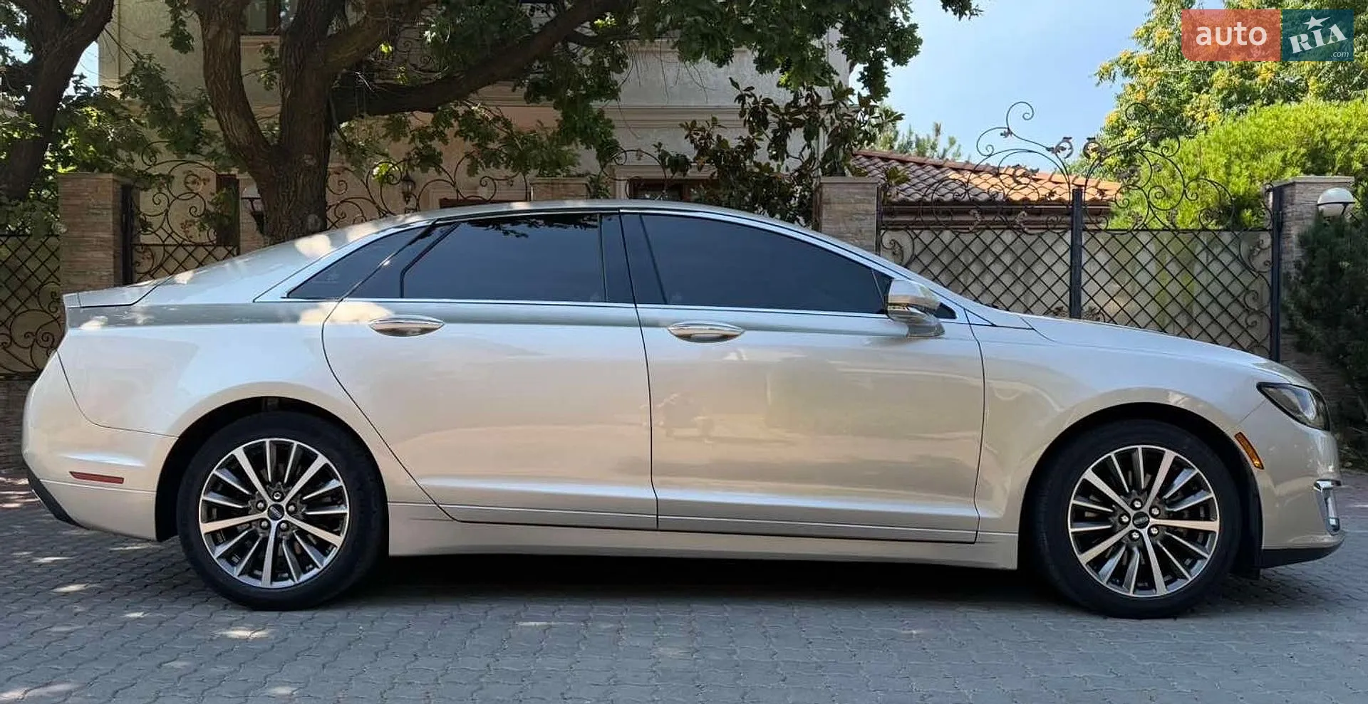 2017 Lincoln MKZ - мініатюра 4