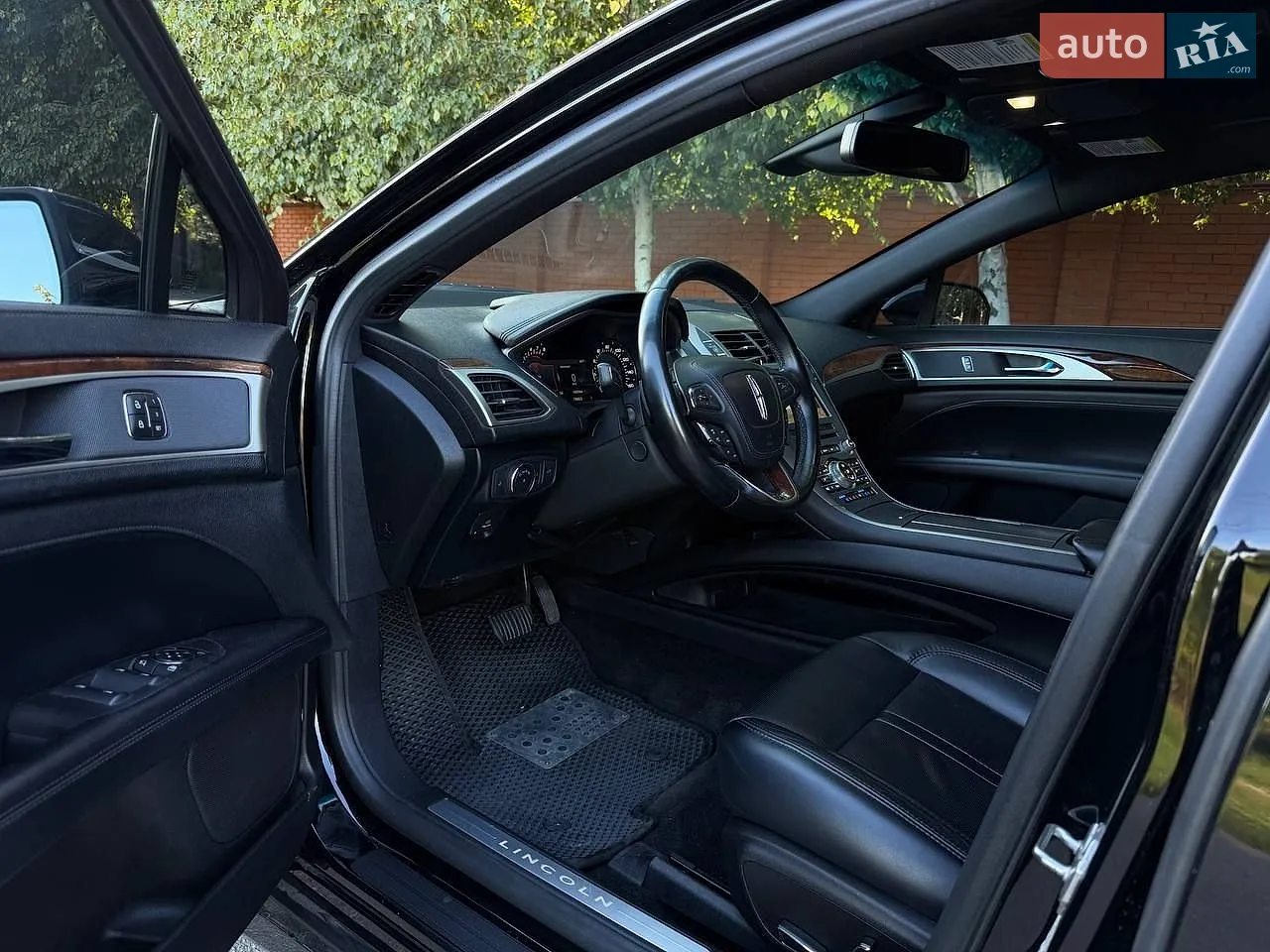 2016 Lincoln MKZ - мініатюра 16