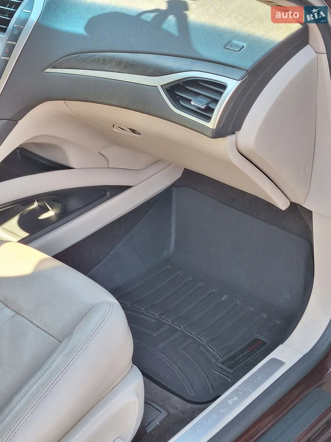 2016 Lincoln MKZ - мініатюра 16