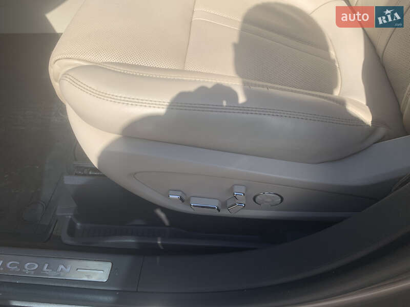 Позашляховик / Кросовер Lincoln Nautilus 2020 в Зміїві