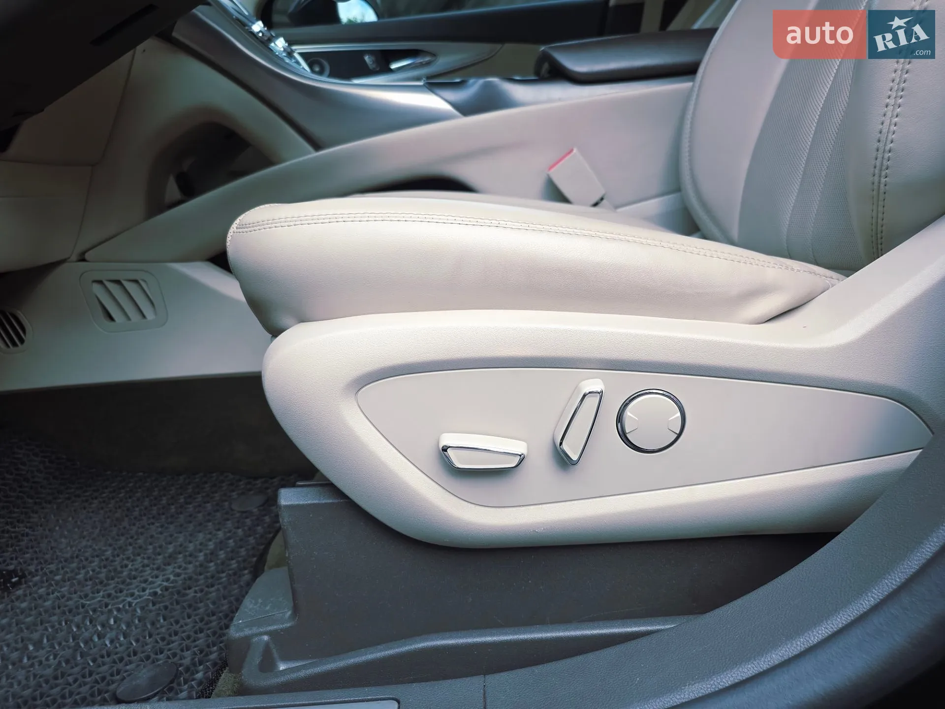 2020 Lincoln Nautilus - мініатюра 13