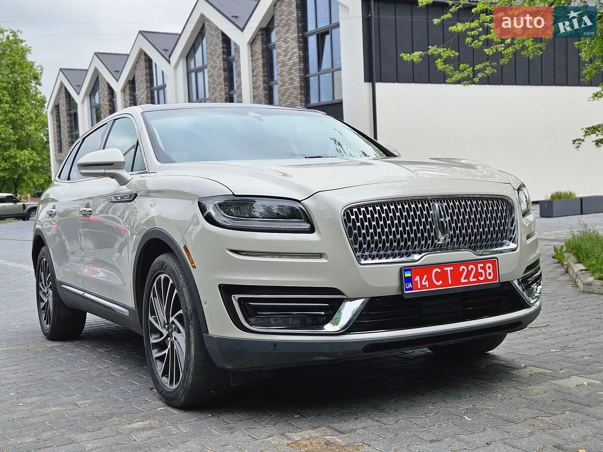 2019 Lincoln Nautilus - мініатюра 2