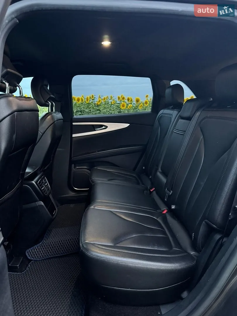 2019 Lincoln Nautilus - мініатюра 5